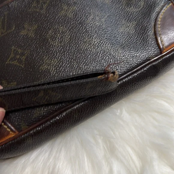 Louis Vuitton Pouch/Wristlet - Picture 5 of 7